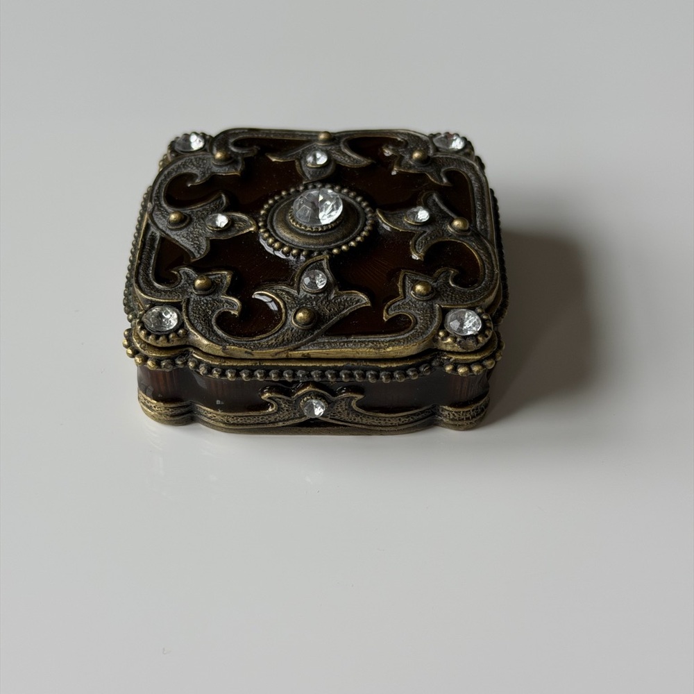 Vintage Ornate Square Jeweled Trinket Box Rhinestone Magnetic Lid Vanity Decor